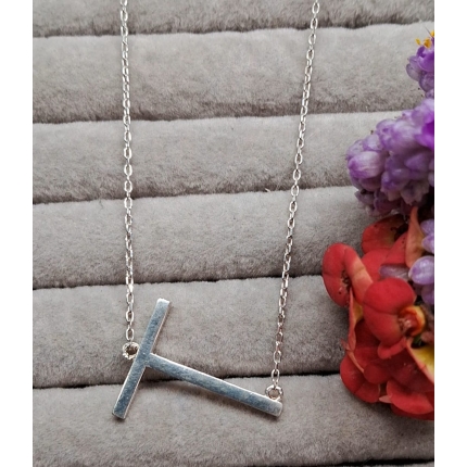 Gargantilla inicial T lisa