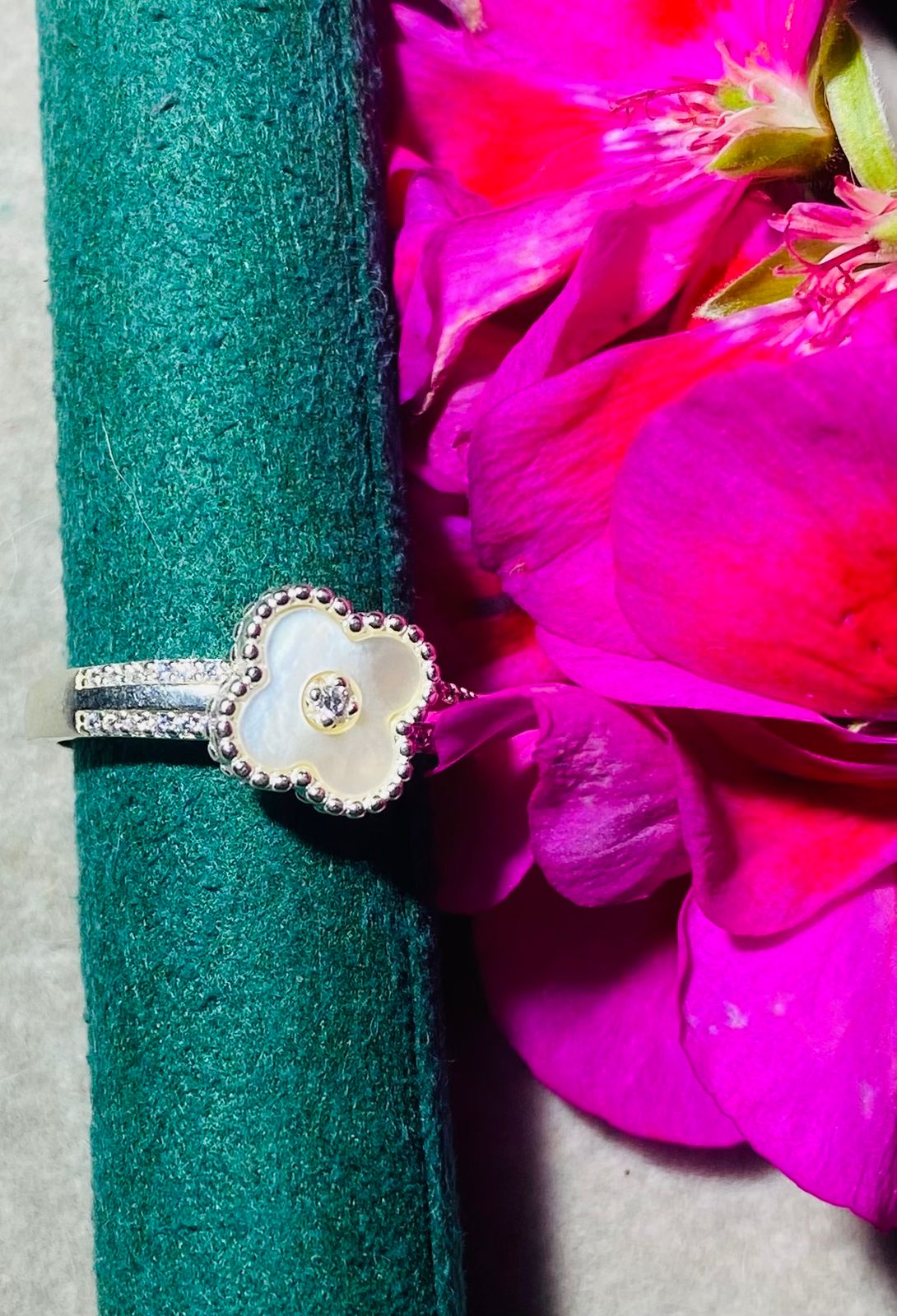 WhatsApp Image 2026-05-25 at 10.23.36 PM (1) Anillo T8 anillo vancleef giratorio - Imagen 1